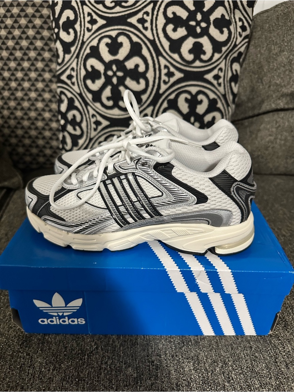 Adidas Response CL sneakers (big kids)
